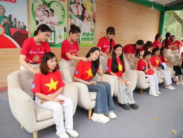 Gian hàng Dược phẩm OPC hút người trải nghiệm tại Ngày hội sức khỏe